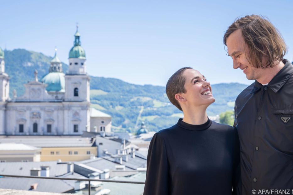 Lars Eidinger und Verena Altenberger als Jedermann und Buhlschaft