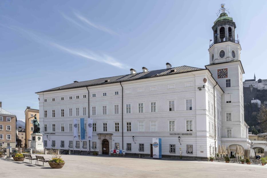 salzburb-museum-neue-residenz-aussenansicht.jpg