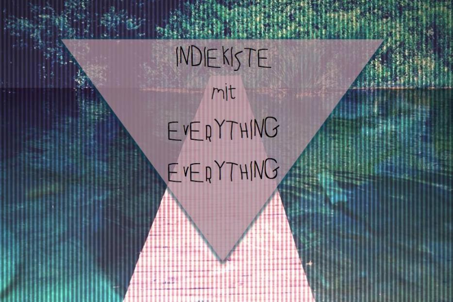 Ein Cover mit dem Schriftzug „Indiekiste mit Everything Everything“ vor einem abstrakten Hintergrund.