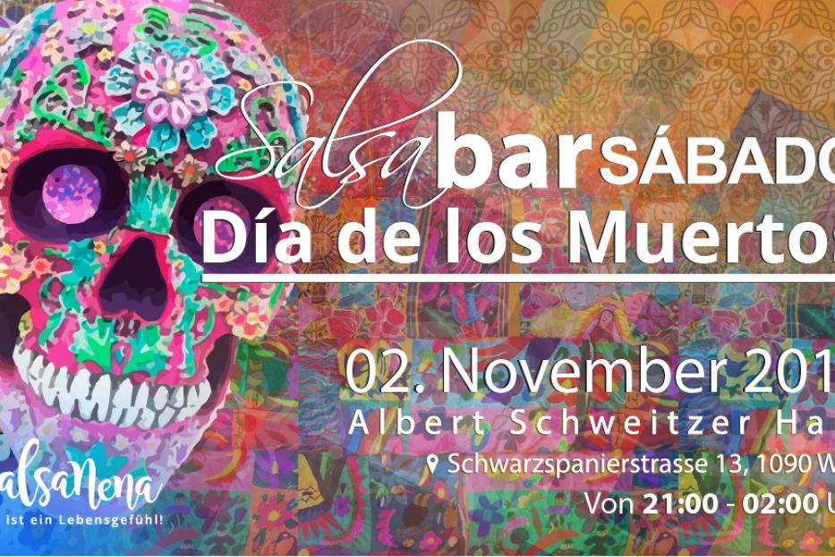 Ein farbenfroher, dekorierter Totenkopf für eine „Día de los Muertos“-Veranstaltung.