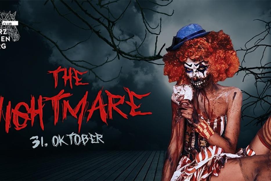 Ein gruseliger Clown mit roter Perücke und blutigem Make-up für die Halloween-Party „The Nightmare“.