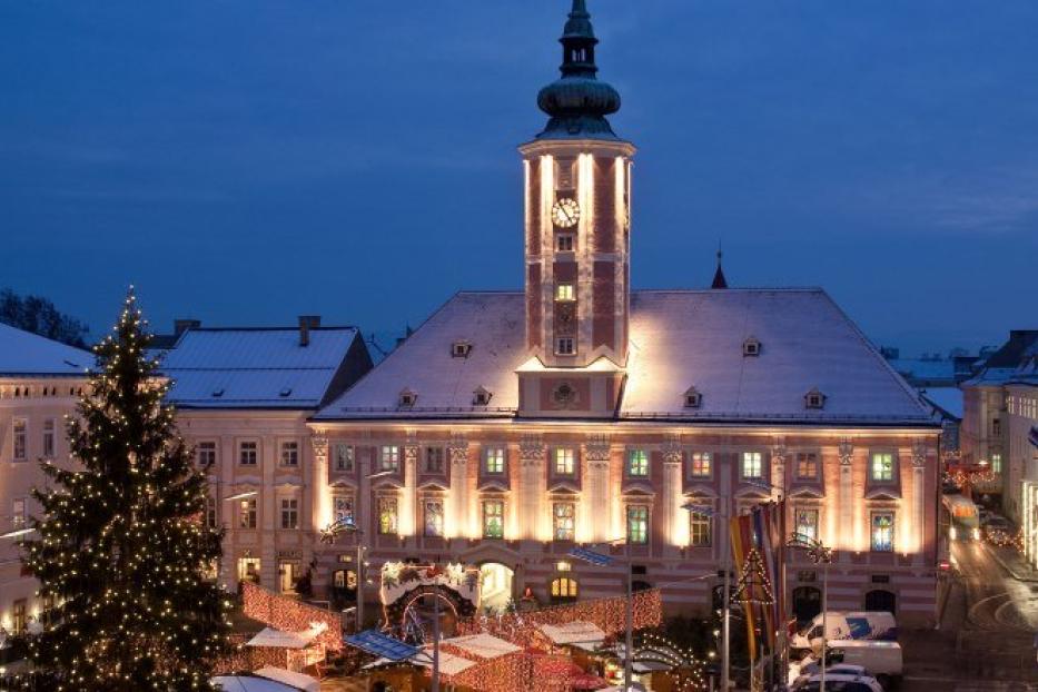 advent-am-rathausplatz-st-poelten.jpg