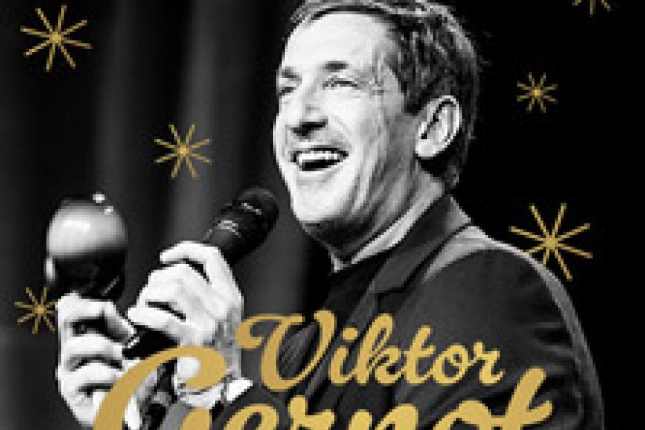Ein Veranstaltungsplakat für „The Christmas Show“ mit Viktor Gernot, der in ein Mikrofon spricht.