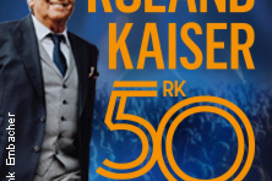 Ein Porträt von Roland Kaiser vor einem Hintergrund mit dem Schriftzug „50 Jahre – 50 Hits“.