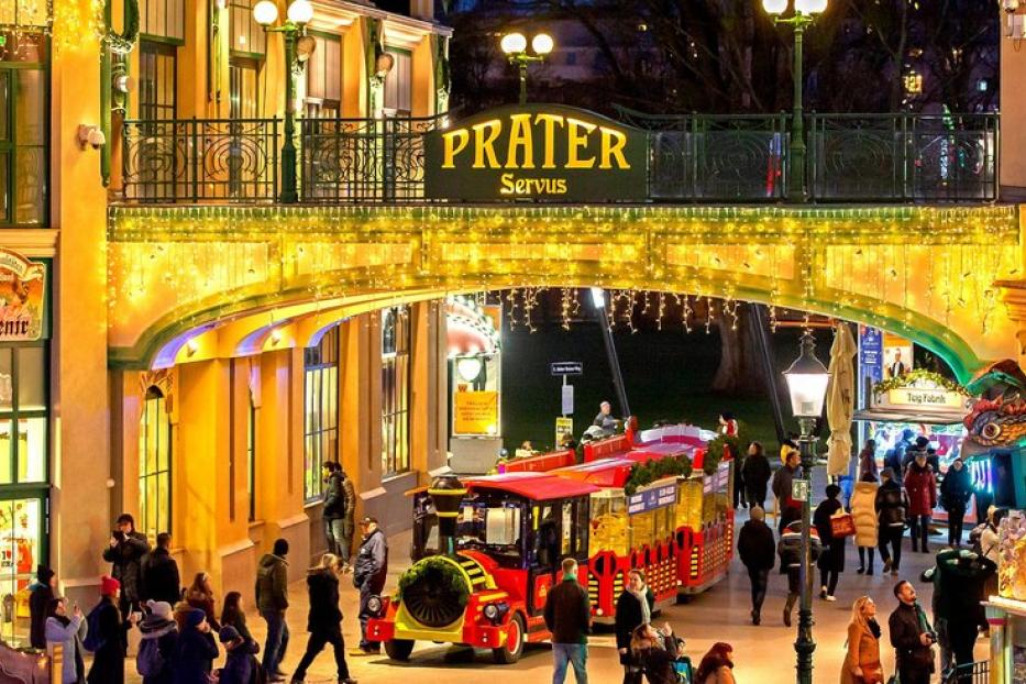 Weihnachtlich geschmückter Prater.