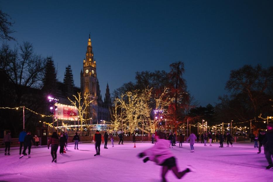 Eislaufplatz vor dem Rathaus.