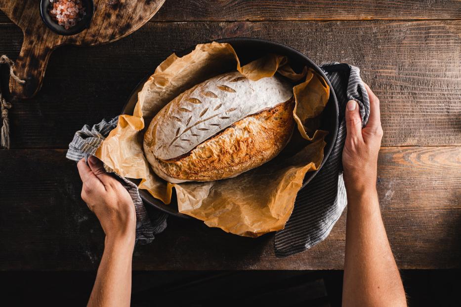 Ein frischgebackenes Brot.