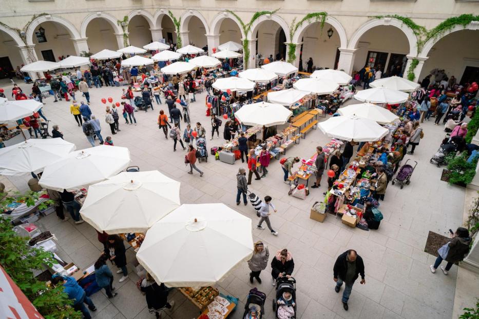 Ein Kinderflohmarkt von meinefamilie.at im Erzbischöflichen Palais.