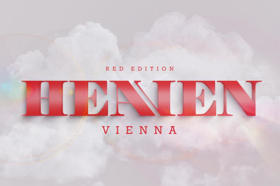 Das Wort „HENIEN“ in roter Schrift vor einem Hintergrund aus weißen Wolken, mit dem Zusatz „Red Edition Vienna“.