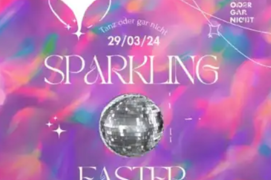 Ein Veranstaltungsplakat für „Sparkling Easter“ am 29.03.24 im Weberknecht mit einer Discokugel.