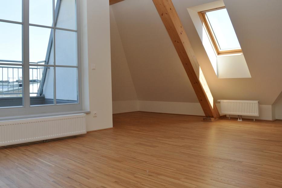 Wohnung mit Dachschrägen und Dachfenster