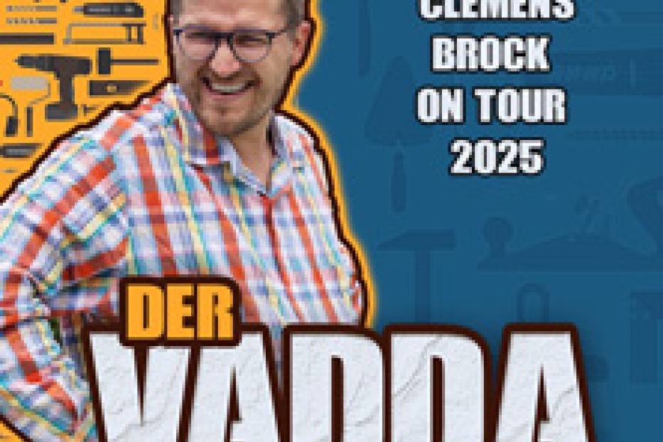 Ein lächelnder Clemens Brock kündigt seine „Der Vadda Live“-Tour für 2025 an.