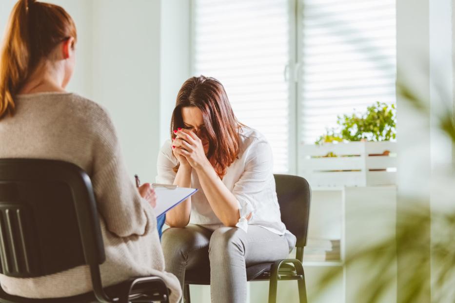 Frau mit Depressionen in Therapie.