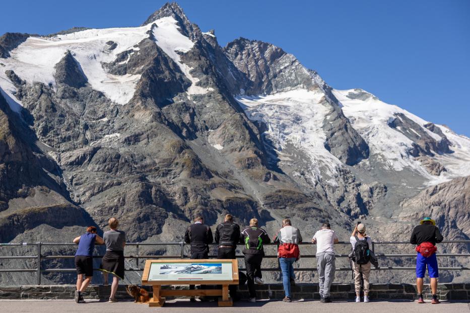 Den Gletscher am Großglockner gibt es nicht mehr lange. Künftig könnte man ihn für touristische Zwecke mit Schneekanonen beschneien. 