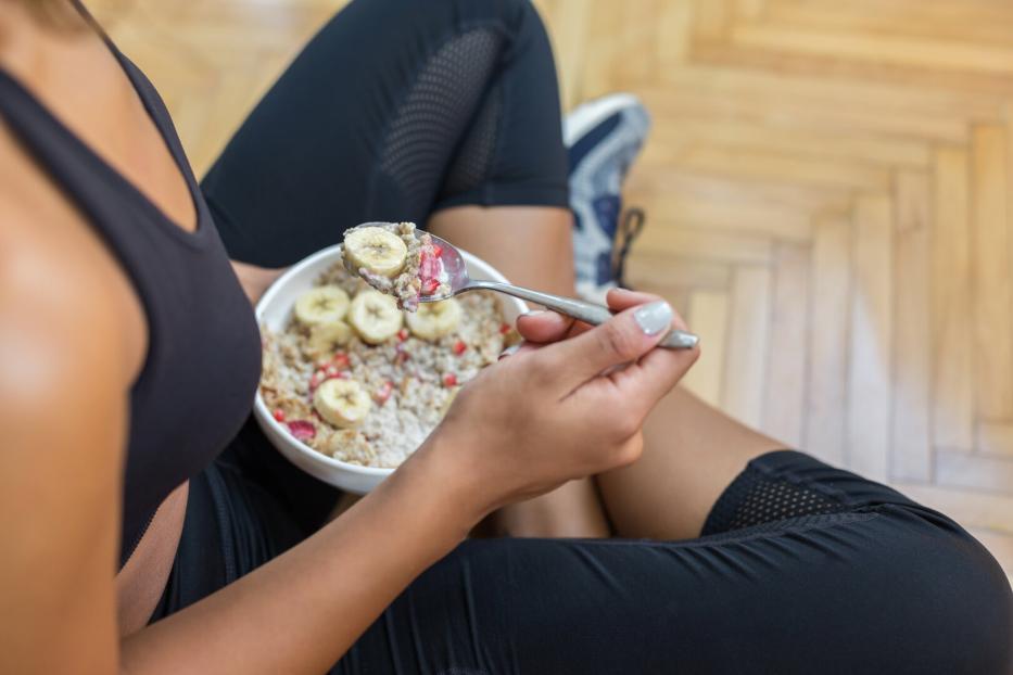 Nach dem Sport ist ein Müsli mit Joghurt eine gute Wahl