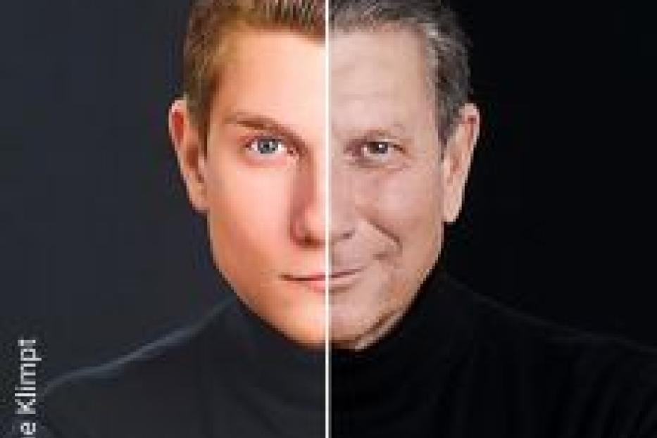 Ein Gesicht, das in der Mitte geteilt ist, zeigt eine jüngere und eine ältere Version derselben Person.