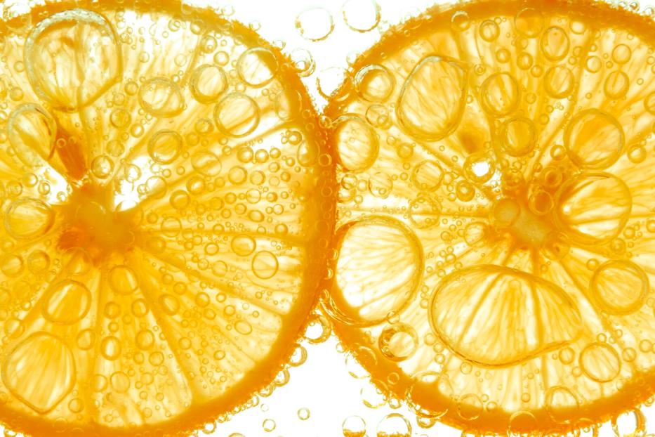Zwei frische Orangenscheiben