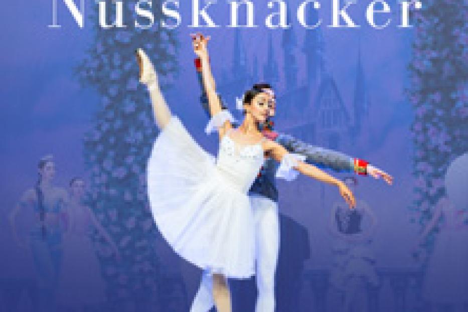 Eine Ballerina und ein Tänzer in einer Aufführung von „Der Nussknacker“.