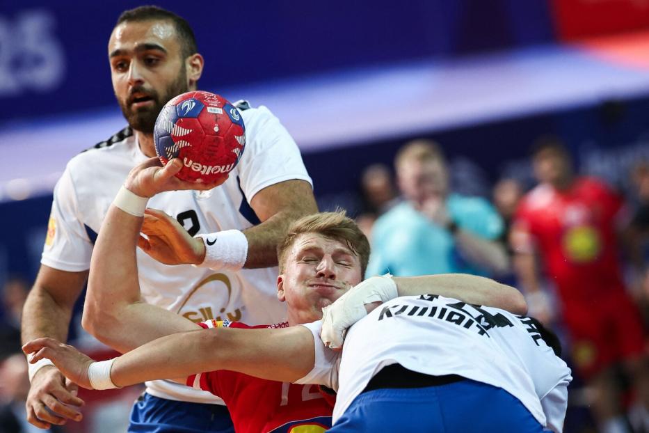 TOPSHOT-HANDBALL-WORLD-MEN-AUS-KUW