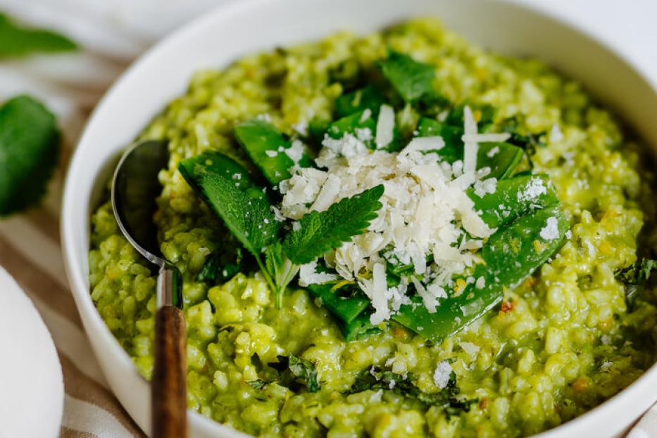 Risotto mit Zuckerschoten und Zitronenmelisse