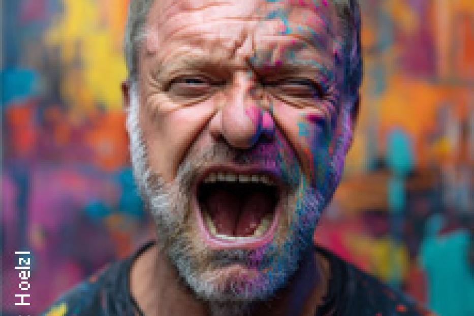 Ein Mann mit Farbflecken im Gesicht schreit in die Kamera.