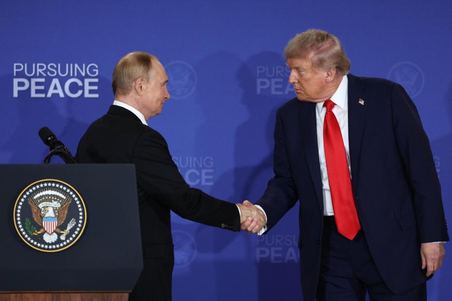Trump und Putin schütteln sich die Hände