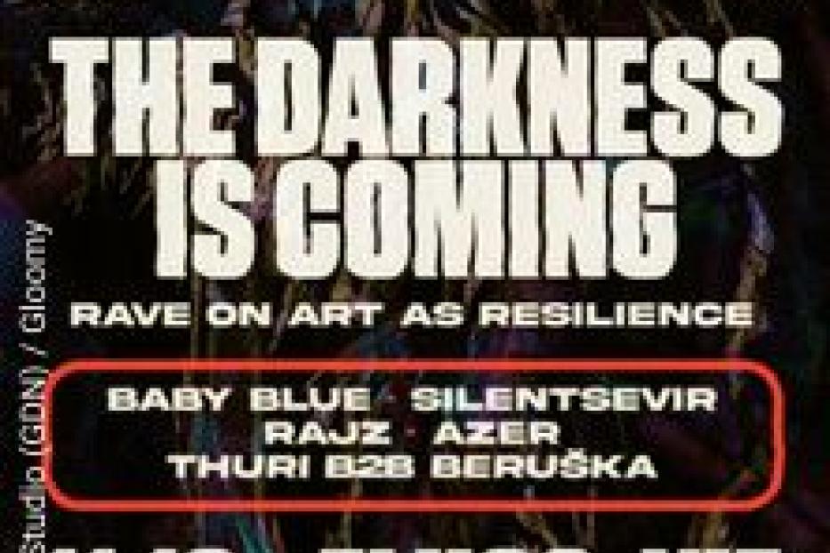 Ein Veranstaltungsplakat für „The Darkness Is Coming“ im Flucc, Wien, am 11.10.