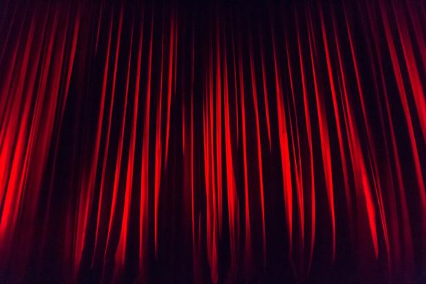 stage-curtain-660078-960-720.jpg