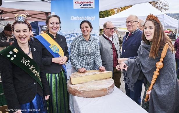 094-xx-kaesemarkt-maria-taferl-sennerin-kitzbuehel.jpg