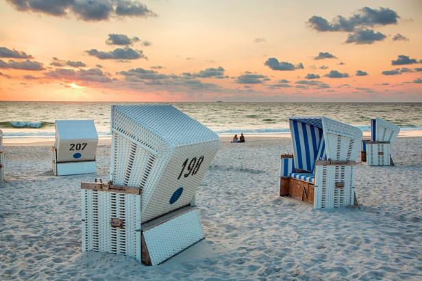 strand-bei-sonnenuntergang-c-sylt-marketing-monica-gumm.jpg