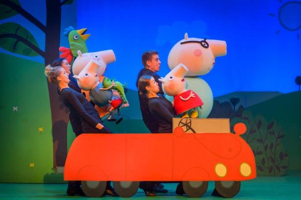 peppa-pig-live-die-ueberraschungsparty-003-copyright-theaterauftour-fotograf-wim-lanser.jpg