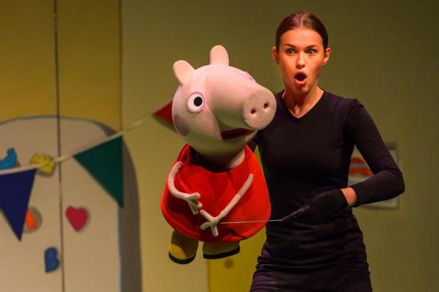 peppa-pig-live-die-ueberraschungsparty-001-copyright-theaterauftour-fotograf-wim-lanser.jpg