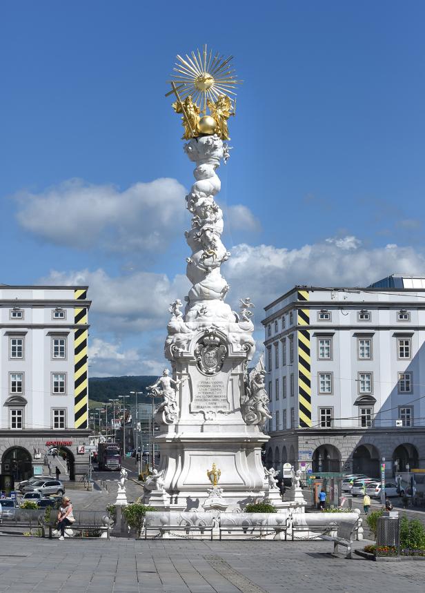 O43 Linz Dreifaltigkeitssäule copyright Stadt Linz, Michael Dworschak 1.jpg