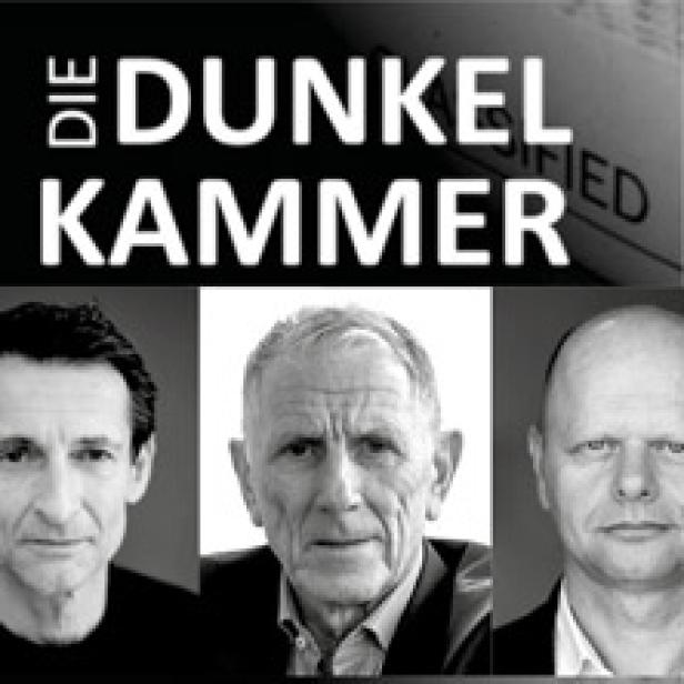 Das Cover von „Die Dunkelkammer“ zeigt drei Porträts von Männern in Schwarzweiß.