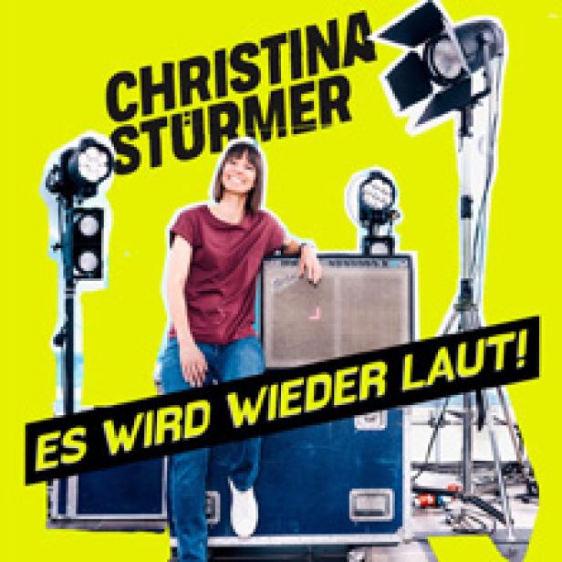 Christina Stürmer lehnt an einem Verstärker, umgeben von Scheinwerfern, mit dem Albumtitel „Es wird wieder laut!“.