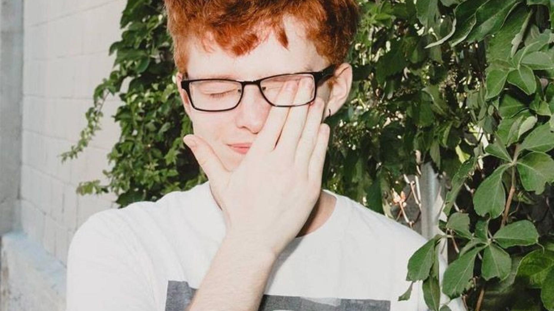 Включи cavetown. Роберт Скиннер Cavetown. Робин Cavetown. Cavetown группа. Робин Скиннер Cavetown 2022.