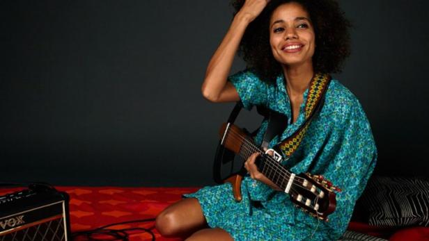 nneka-press-shot-5-4.jpg