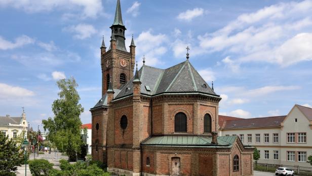 moedling-ehemalige-waisenhauskirche-wikimediax.jpg