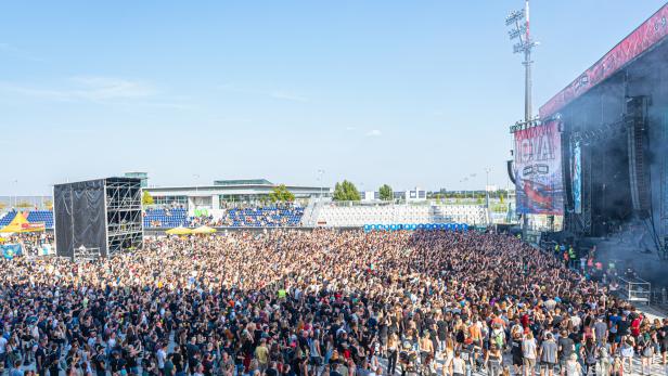 Rund 15.000 Musikfans feierten in Wiener Neustadt.