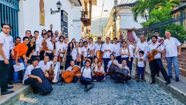 Orquesta Iberacademy Medellín.jpg