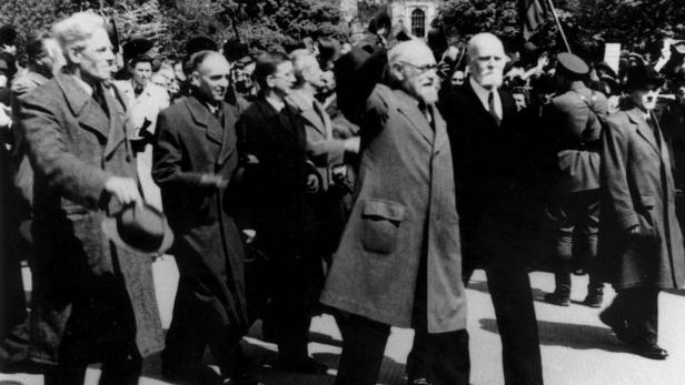 ARCHIVAUFNAHME KARL RENNER 1945