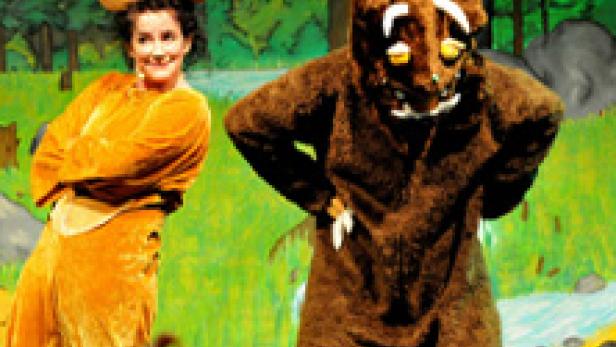 Eine Szene aus einer Bühnenaufführung mit einer Maus und dem Grüffelo.