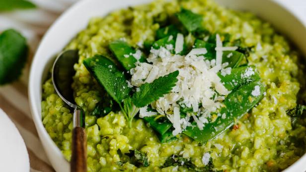 Risotto mit Zuckerschoten und Zitronenmelisse