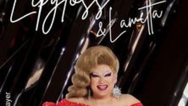 Grazia Patricia präsentiert „Lipgloss & Lametta“ in einem roten Kleid.