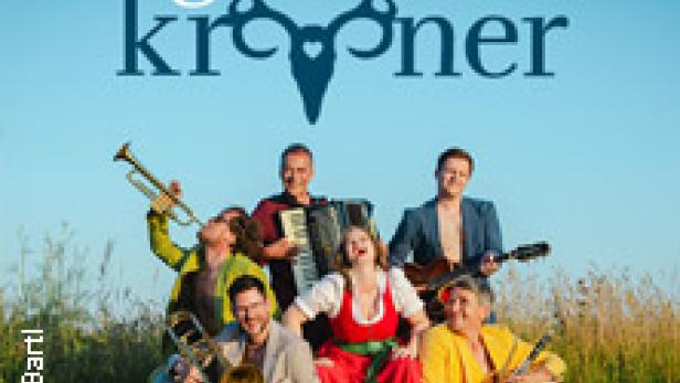 Die Band Global Kryner posiert mit ihren Instrumenten auf einer Landstraße.