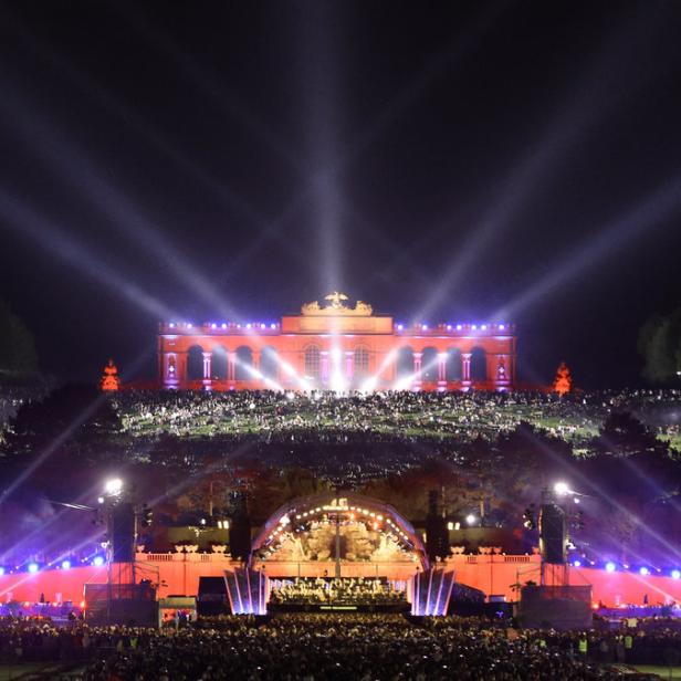 Nicht nur für die Ohren ein Traum, sondern auch ein Augenschmaus: Das Sommernachtskonzert in Schönbrunn.