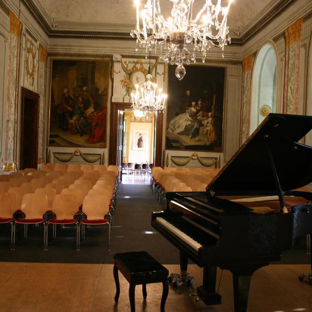 klassik-festival-schloss-kirchstetten-c-maulpertsch-saal.jpg