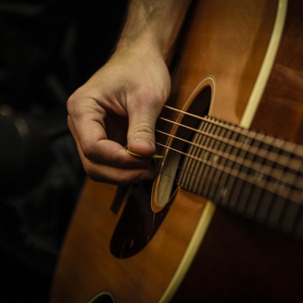 guitar-670087-960-720.jpg