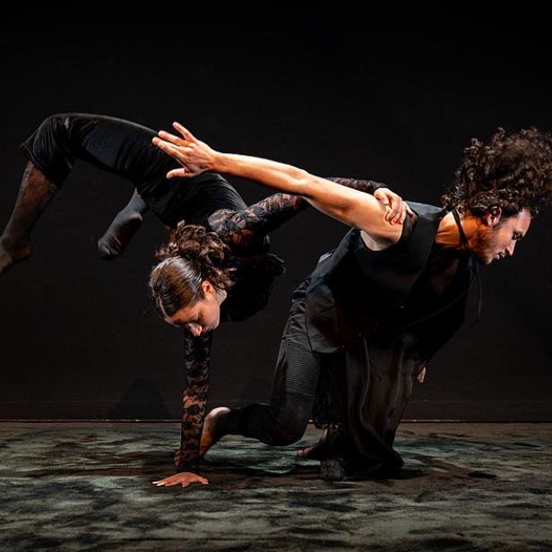 black-box-dance-company-a-space-in-the-dark-c-christian-andersen.jpg