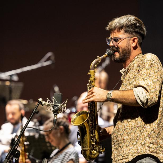 Eröffnung mit Auftragswerk "La Melodia della Strada" von Christian Muthspiel